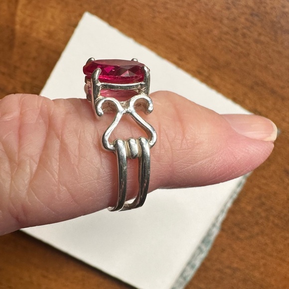 Avon Sterling Silver Ring with Red Stone - Picture 5 of 7